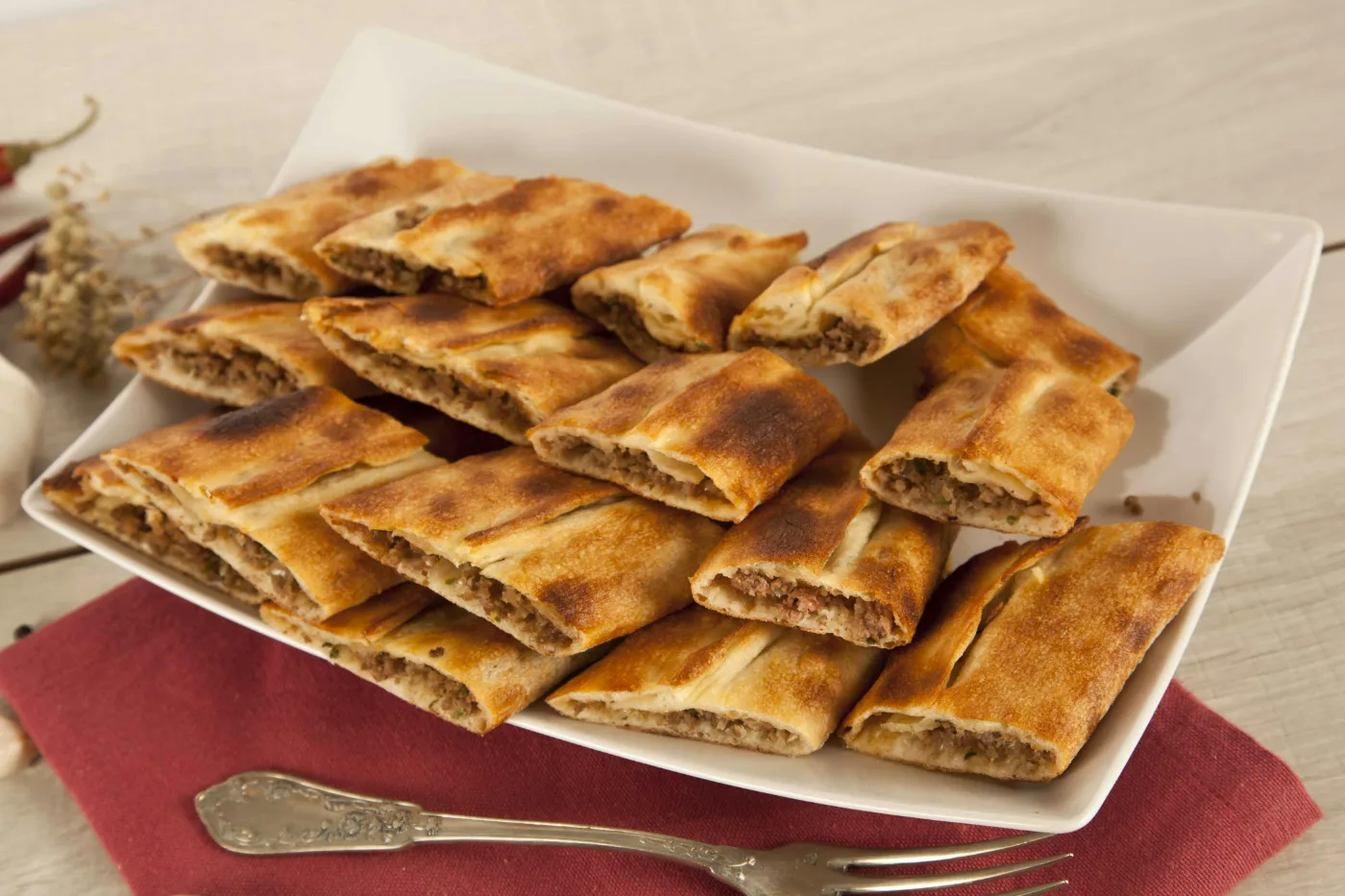 Pide Açık (Kıymalı-Peynirli)